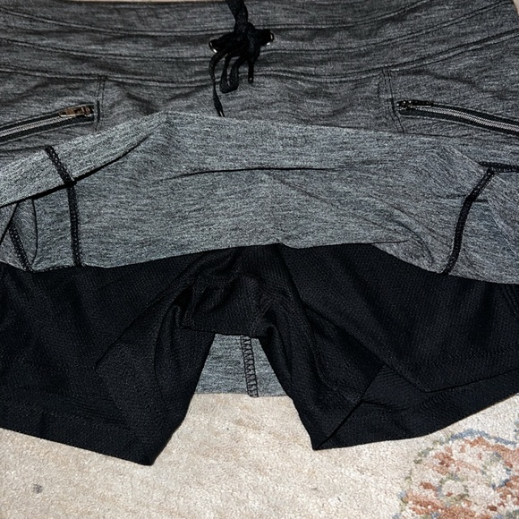 ATHLETA METRO SKORT IN HEATHER CHARCOAL GRAY SIZE XS FITS UP TO MEDIUM - Picture 6 of 6